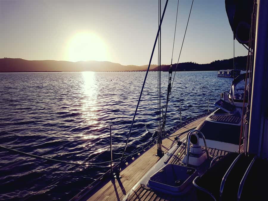 Knysna Sunset Sailing Cruise with Light Dinner and Wine - Food and Wine on Board: A Light Meal Done Right