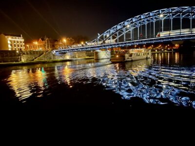 Krakow: Evening Cruise with a Glass of Wine - The 1-hour cruise: what makes it feel special at night