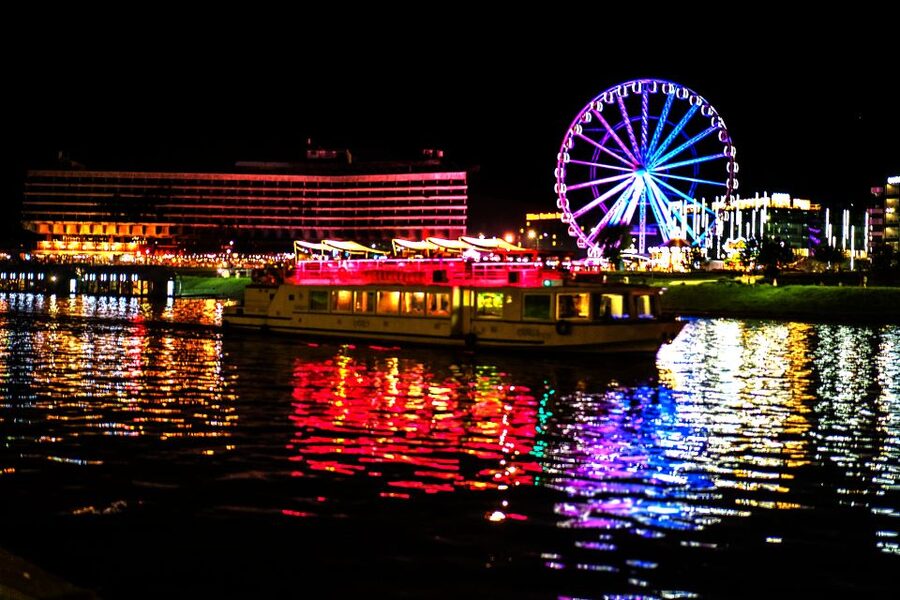 Krakow: Evening Cruise with a Glass of Wine - Drinks and onboard comfort: what you should expect for your money