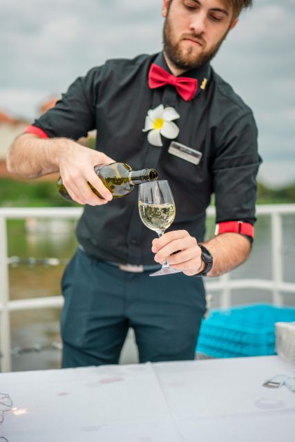 Krakow: Evening Cruise with a Glass of Wine - What I loved most (and the one drawback to plan around)