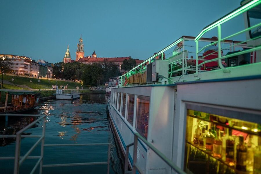 Krakow: Evening Cruise with a Glass of Wine - Who this cruise is best for