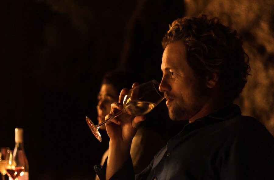 Lagoa: 2.5-Hour Vineyard Dinner with Winetasting - Under the 2,000-year-old olive tree: the moment people remember
