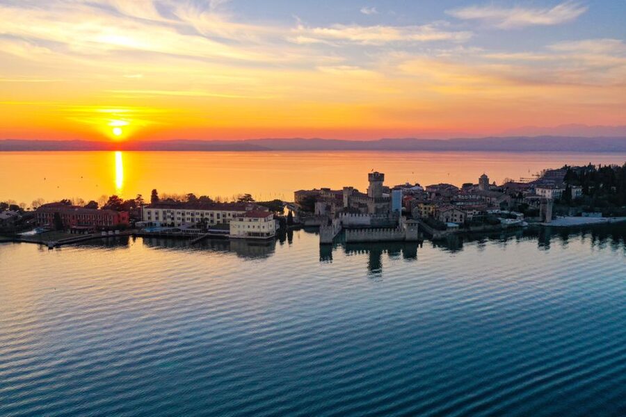 Lake Garda: Historic Castle Cruise with Wine Tasting - Sirmione Harbor Check-In: the blue umbrella and Mr. Claudio