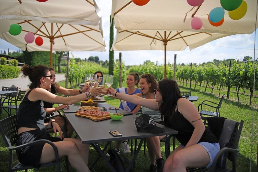 Lake Garda: Wine and Food Tastings in the Vineyards - The Garda olive oil moment on toasted bread