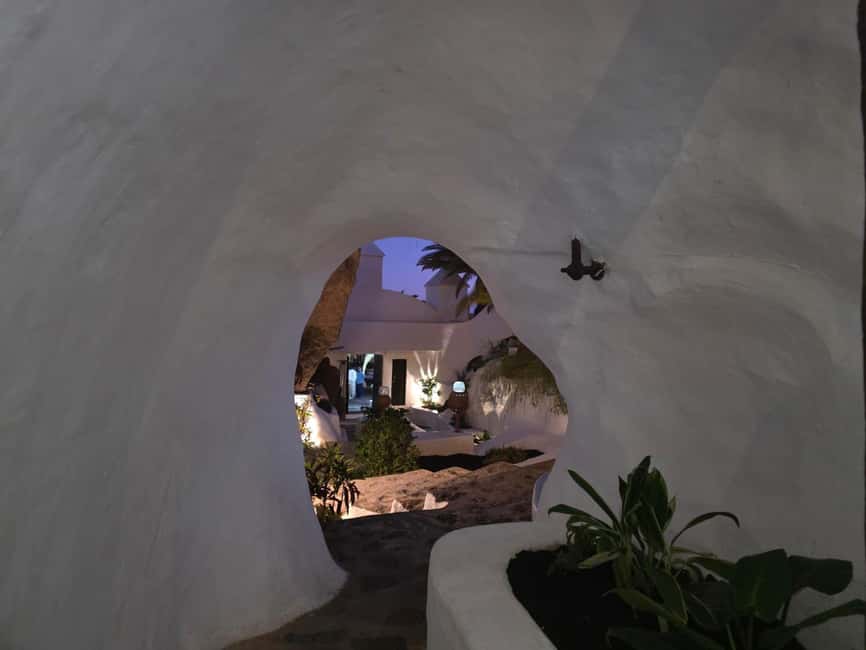 Lanzarote: Evening Tapas, Winery & Lagomar Experience - Who this Lanzarote evening tapas, winery & Lagomar tour is for