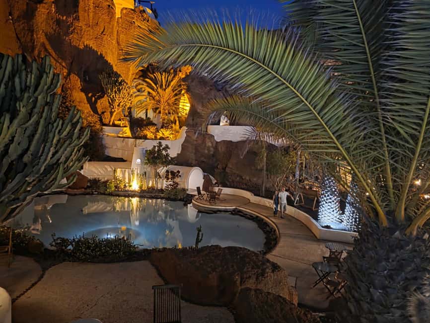 Lanzarote: Evening Tapas, Winery & Lagomar Experience - The village tapas meal: set menu, music, and a real order-to-pay flow