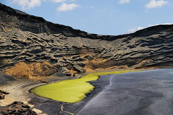 Lanzarote Volcano and Wine Region Tour from Fuerteventura - Group size, languages, and how the guide affects your day