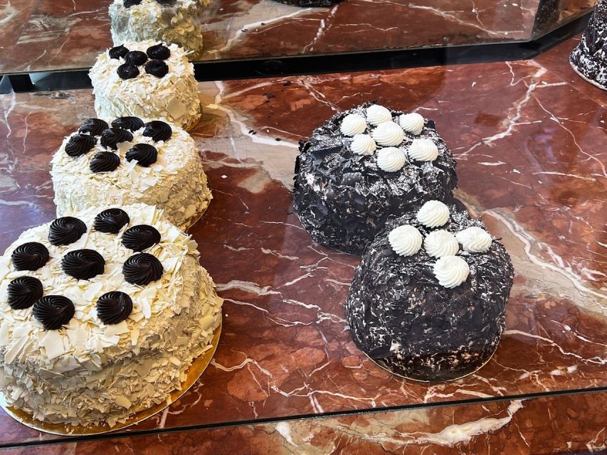Le Marais Walking Food Tour with Cheese, Wine & Pastries - What to bring so the tour feels easy