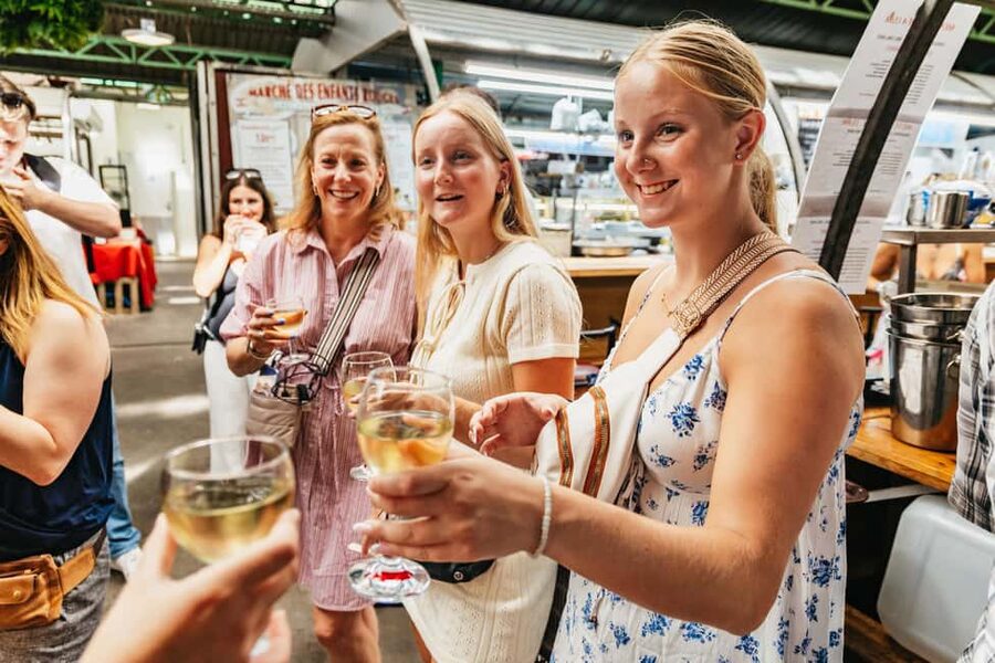 Le Marais Walking Food Tour with Cheese, Wine & Pastries - Meet at Le Repaire de Bacchus and get oriented fast