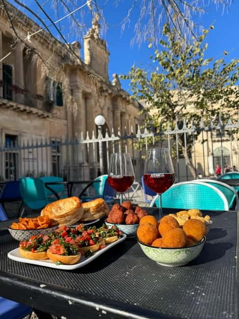 Lecce: Guided Street Food Walking Tour with Food and Wine - Porta Rudiae: your Lecce orientation with coffee right away