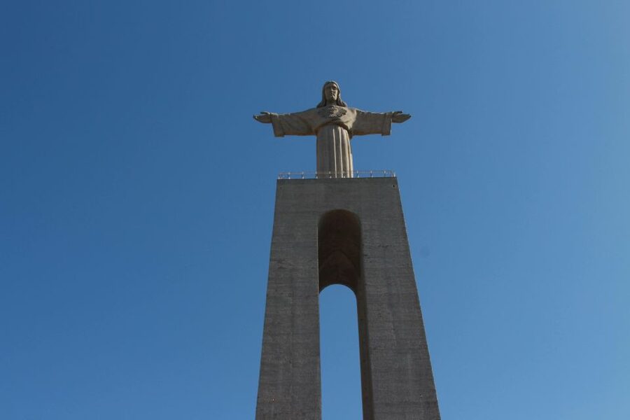Lisbon: Arrábida and Sesimbra Day Trip with Wine - Who should book this day trip (and who might not love it)