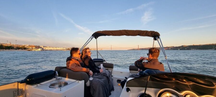 Lisbon: Boat Tour with Champagne - Lisbon’s best “from the water” night: Tagus views with a toast