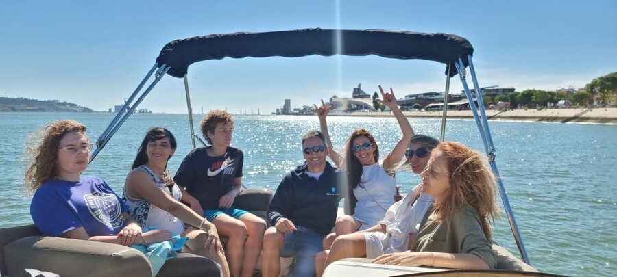 Lisbon: Boat Tour with Champagne - On board: champagne, water, and the comfort/safety focus