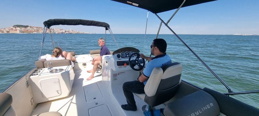 Lisbon: Boat Tour with Champagne - What the guide and captain add (and why it matters)