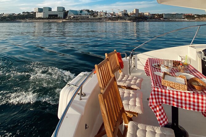 Lisbon: Catamaran Luxury Sunset and Wine Tour - Crew and storytelling: names to remember, service that stays consistent