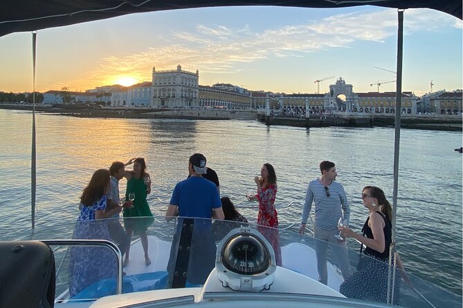 Lisbon: Catamaran Luxury Sunset and Wine Tour - English and pacing: what the 2 hours feels like