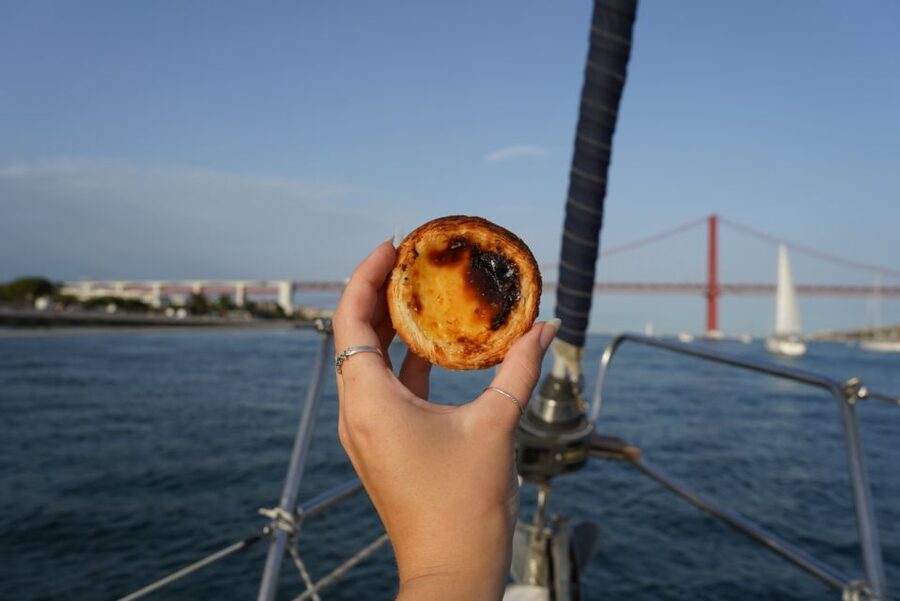 Lisbon: Daytime or Sunset Boat Cruise with History and Wine - Sunset on the Open Water: Wine, Blankets, and City Lights