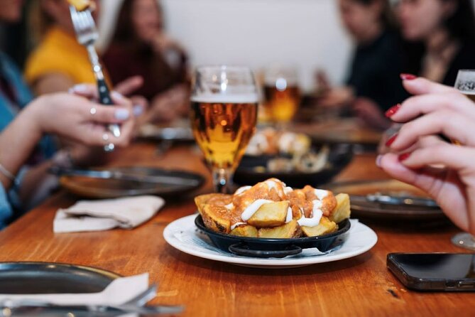 Lisbon Food Tour with Portuguese Wine: Taste the Best of Portugal - Meet at the right spot: from Praça do Comércio to the yellow-sign start