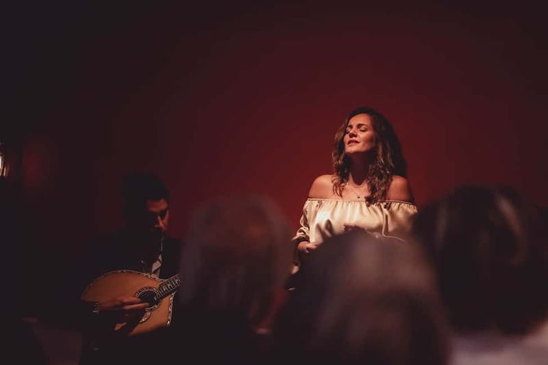 Lisbon: Live Fado Show with Port Wine in Historic Center - What the show feels like: 50 minutes of truly acoustic Fado