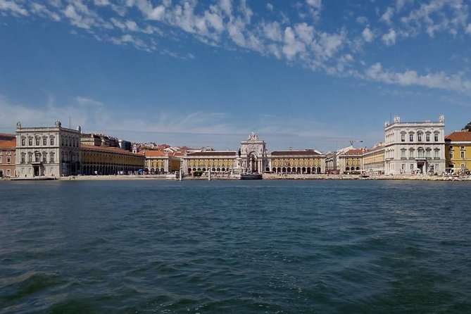 Lisbon Sailing Tour: 2-Hour Cultural Scenic Cruise with Wine - Wine welcome and crew energy: what you’ll notice right away