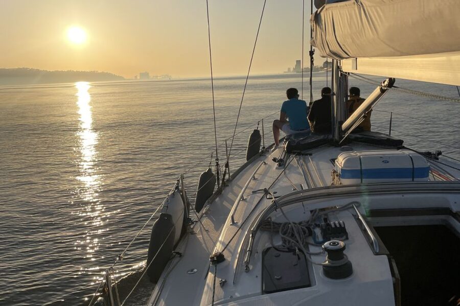 Lisbon: Sunset Sailing Boat Cruise with Wine - Key highlights at a glance
