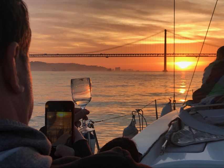 Lisbon: Sunset Sailing Cruise with Wine - FAQ
