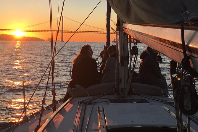 Lisbon Sunset Sailing Tour with White or Rosé Wine and Snacks - Sunset Timing: Why a 3:30 pm Start Feels Smarter