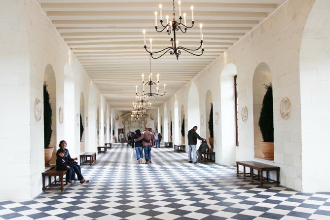Loire Valley Castles Day Trip from Paris with Complementary Wine - Château de Chenonceau: The Wine Cellar Start (and the “Ladies’ Castle” Theme)