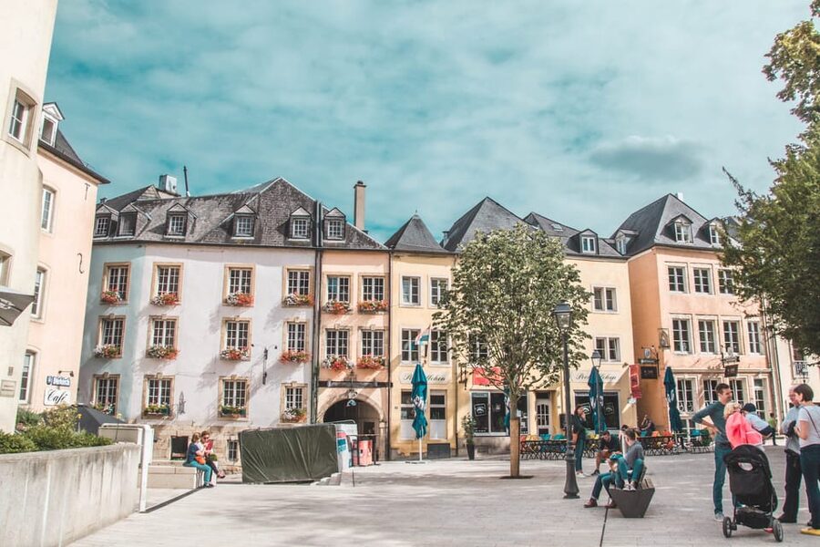 Luxembourg City: Walking Tour with Optional Wine Tastings - Place d’Armes: your orientation hub