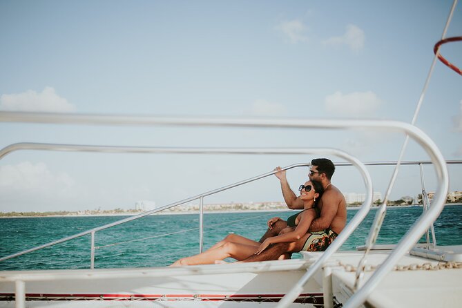 Luxury Champagne and Lobster Sail to Boca Catalina - Snacks, open bar, music: the onboard vibe