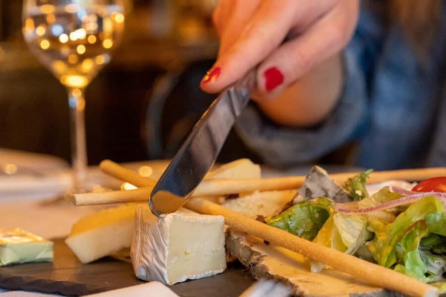 Lyon Old Town Food Tour: Full French Meal with Wine - Presqu’île and Vieux Lyon: where the tour balances flavors and sights