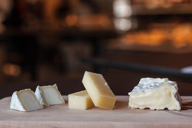 Lyon Old Town Food Tour with 6 French Delicacies & Fine Wine - Start at Temple du Change, End at Place Bellecour