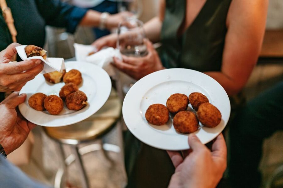 Madrid: Food & Wine Tour with 10 Tapas & 4 Drinks Included - Pacing and Walking: An Easy 150-Minute Evening