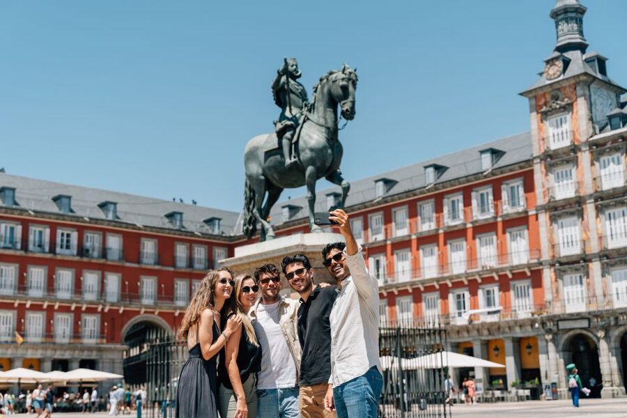 Madrid: Guided Tapas and Wine Tour with Rooftop Views - Carrilleras and wine: a comfort-food stop that changes the pace
