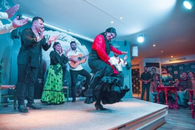 Malaga: Flamenco, Tapas, and Wine Tour - Meet-up at Antigua Casa de Guardia and the night’s easy walking rhythm