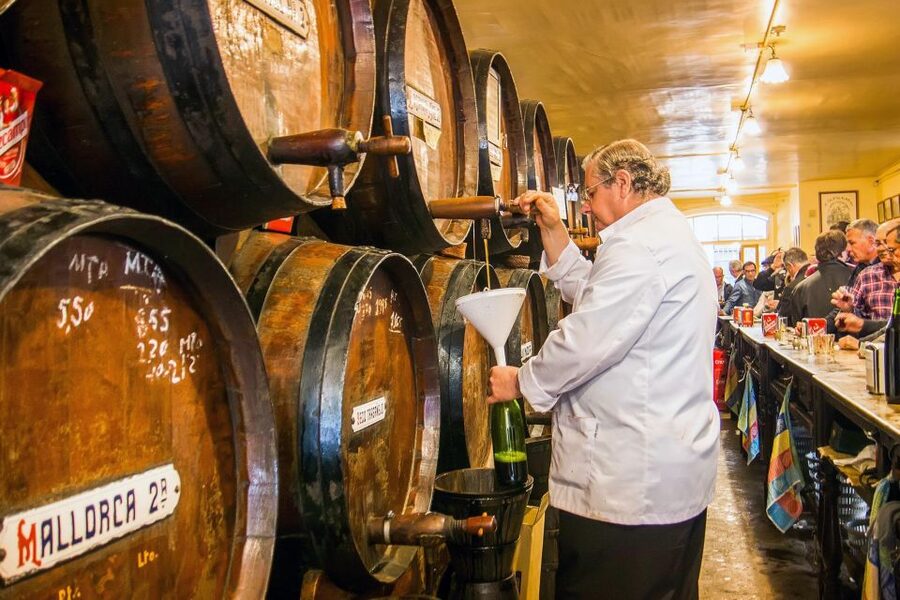 Malaga: PREMIUM TAPAS TOUR Paella, Tapas, Winery & Flamenco - What you eat (and the practical limits to know up front)