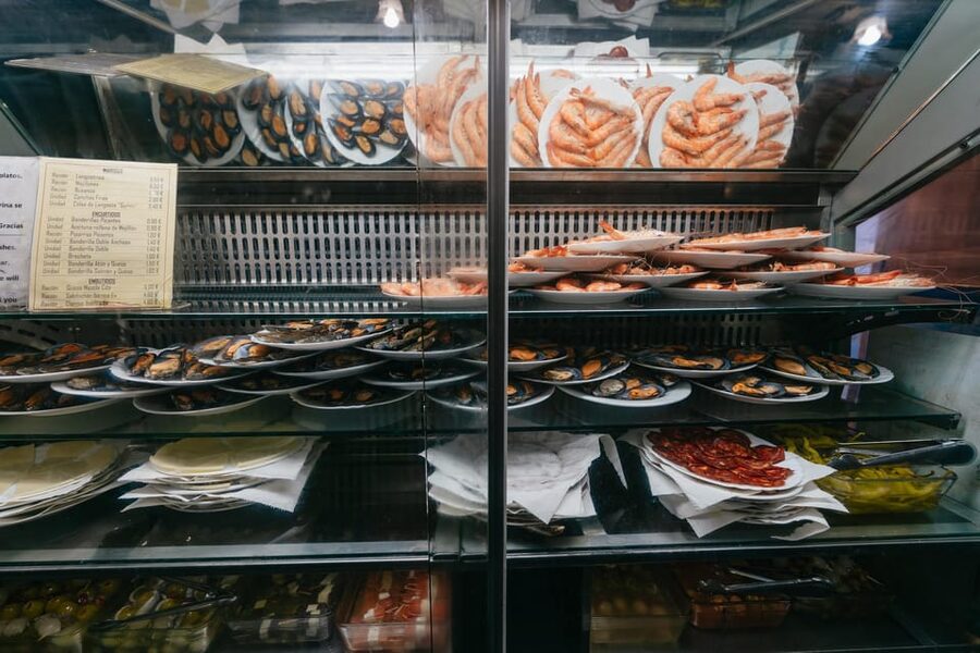 Málaga: Traditional Andalusian Tapas and Wine Tour - Stop 2: Local Restaurant with Long-Running Traditions and a Second Pour