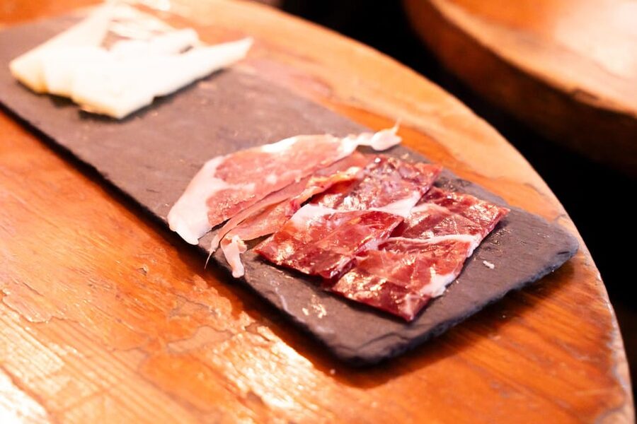Malaga: Wine and Tapas Tour with Tastings and Drinks - Drinks included: how the choices work in practice