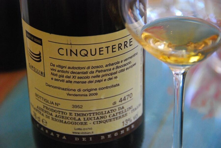 Manarola: Cinque Terre Wine Tasting - The tasting flow: white DOC, red IGT, then Sciacchetrà