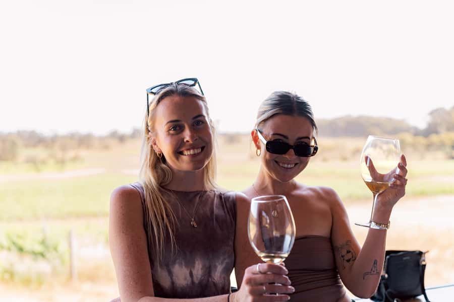 Margaret River: Boutique Wine Tour w. Blind Tasting + Lunch - The surf-break lookout: wine country explained with sea air