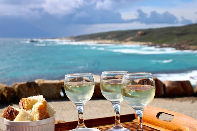 Margaret River Wine and Sights Discovery Tour from Busselton or Dunsborough - Yallingup Hills and kangaroos: when the coast shifts to wildlife country