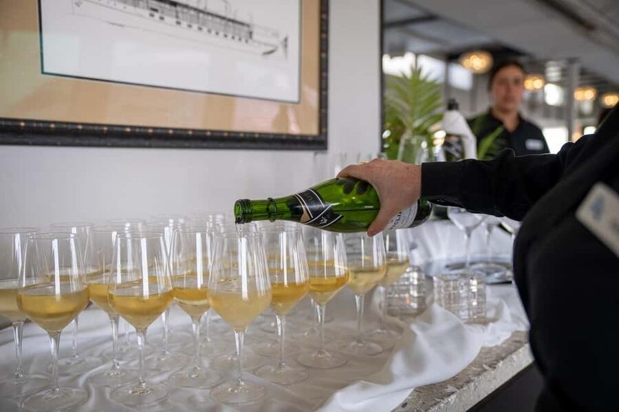 Marina del Rey: City Cruises Champagne Brunch Cruise - The buffet brunch menu: what to eat for the best mix of sweet, savory, and filling