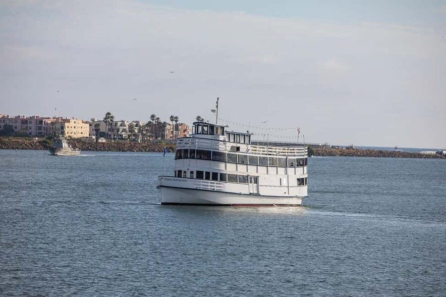 Marina del Rey: City Cruises Champagne Brunch Cruise - Entertainment and service: why the crew experience feels personal