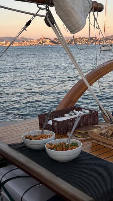 Marseille: Evening sailboat trip to the Calanques du Frioul with buffet and organic wine - Getting to the right dock: town hall, Pier 2, and what to expect