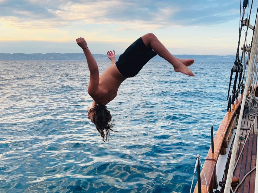 Marseille: Sailboat Cruise with Lunch, Swim & Organic Wine - Snorkeling in the Calanques: What You’re Actually Doing