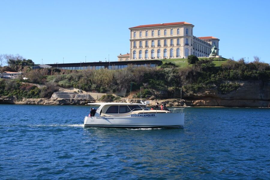 Marseille: Sunset Boat Cruise with Buffet and Organic Wine - Getting on Board: Old Port Meeting Point and Finding Eco-Calanques