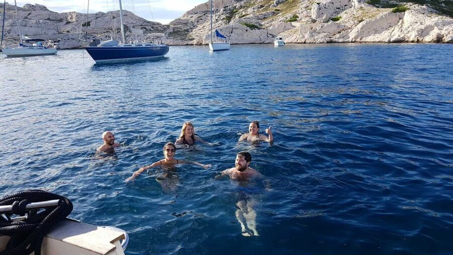 Marseille: Sunset Boat Cruise with Buffet and Organic Wine - Dinner on Board: Vegetarian Buffet, Provence Rosé, and Real-Sea Dining