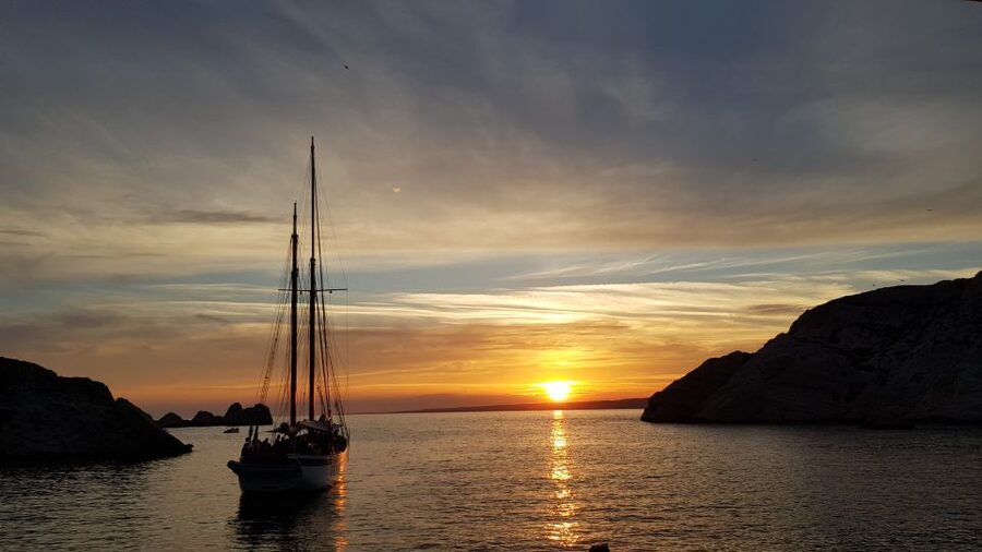 Marseille: Sunset Sailing Cruise with Dinner and Wine - Where to Meet the Goélette Alliance (And How Not to Stress)