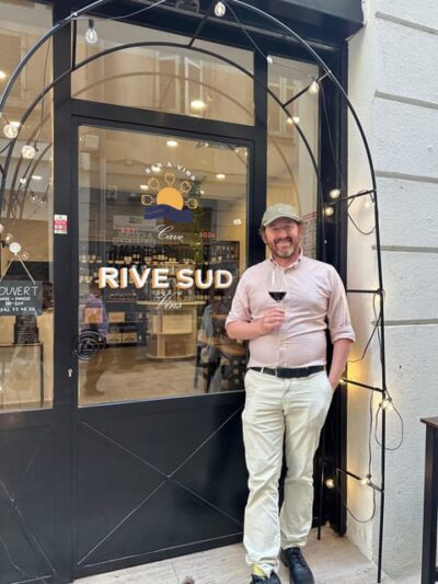 Marseille: Tailored Wine Tasting Experience in Top Wine Shop - The tasting format: 10 wines, bread, cheese, and a final glass