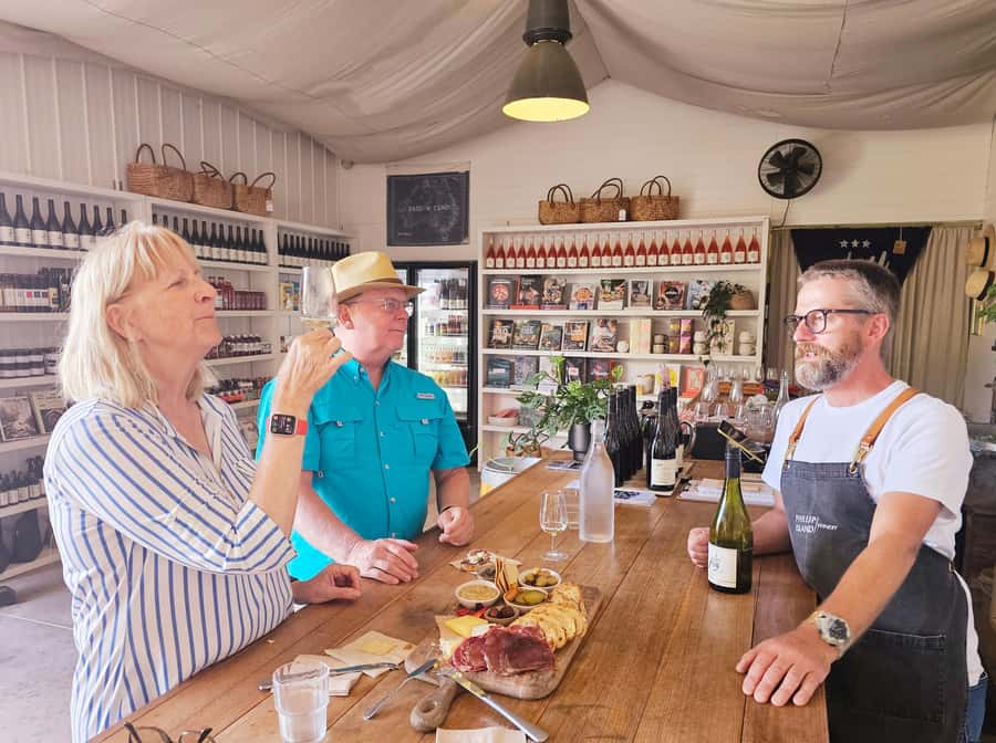 Melbourne: Boutique Phillip Island Wine, Dine & Penguin Tour - Phillip Island Winery: tasting, grazing, and a wood-fired lunch that won’t disappoint